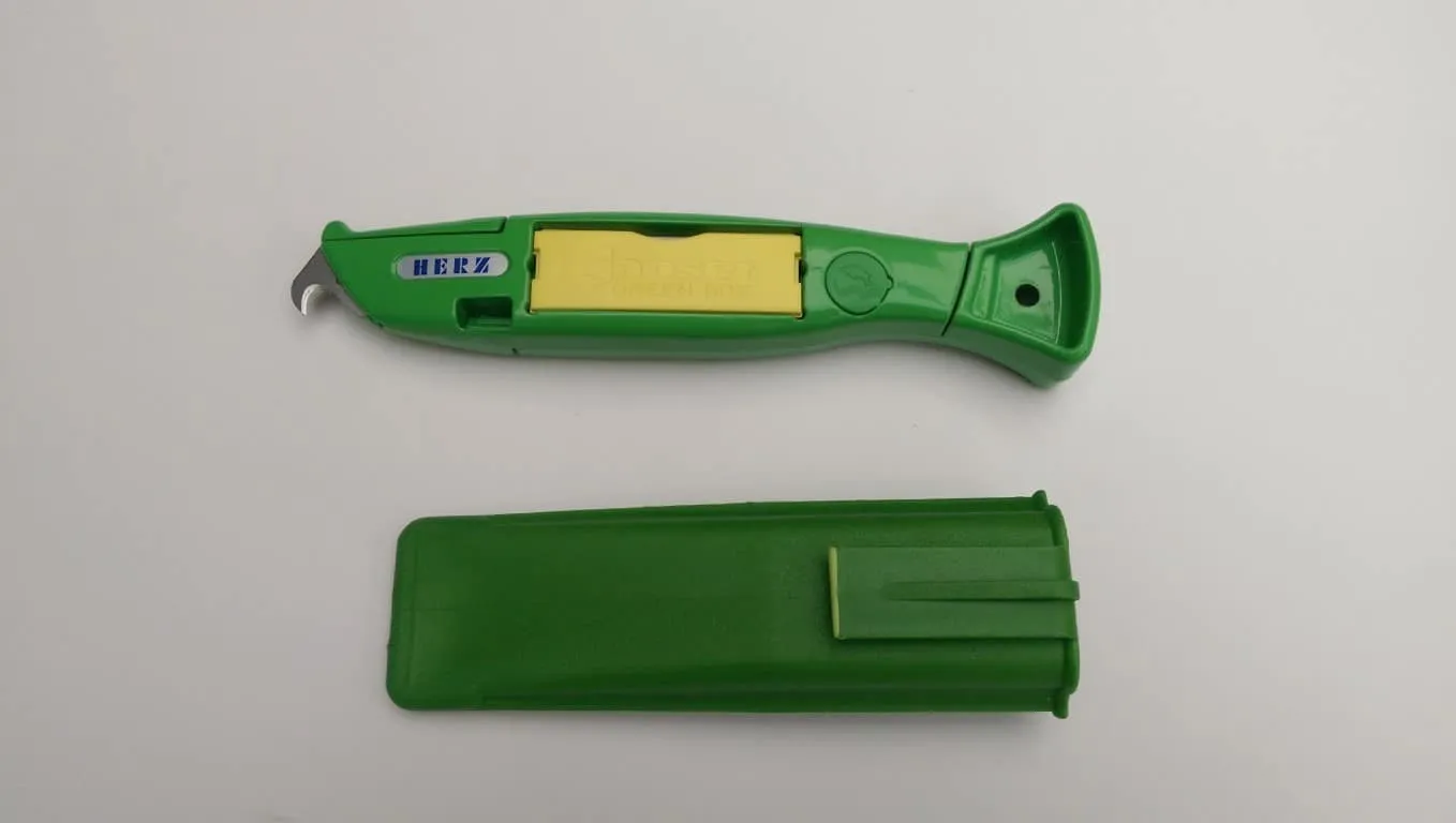 Groen haak mes met 20 haakmesjes